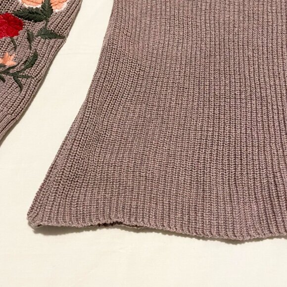 American Eagle Floral Embroidered V Neck Sweater Womens Size Medium - Picture 8 of 16